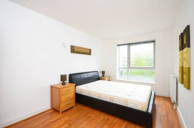  Image of 3 Bedroom Flat  For Sale at Newton Lodge  Greenwich, SE10 0BA