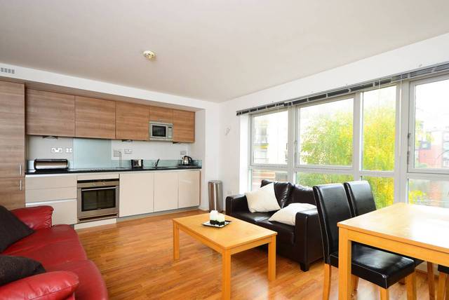  Image of 3 Bedroom Flat  For Sale at Newton Lodge  Greenwich, SE10 0BA