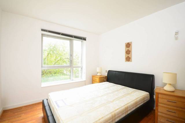  Image of 3 Bedroom Flat  For Sale at Newton Lodge  Greenwich, SE10 0BA