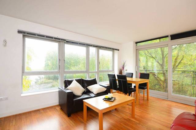  Image of 3 Bedroom Flat  For Sale at Newton Lodge  Greenwich, SE10 0BA
