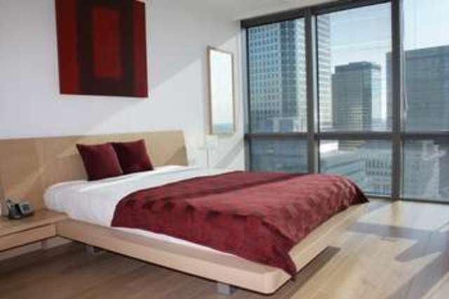  Image of 3 Bedroom Flat  To Rent at Canary Wharf, E14 4EG