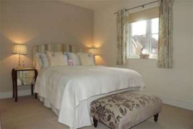  Image of 3 Bedroom Detached  To Rent at Basingstoke, RG24 8LF