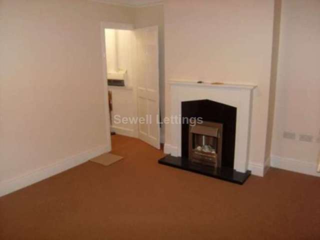  Image of 4 Bedroom Detached  To Rent at Norris Road  Reading, RG6 1NJ