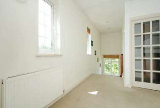  Image of 3 Bedroom Flat  For Sale at North Approach  Moor Park, HA6 2JH