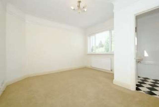  Image of 3 Bedroom Flat  For Sale at North Approach  Moor Park, HA6 2JH