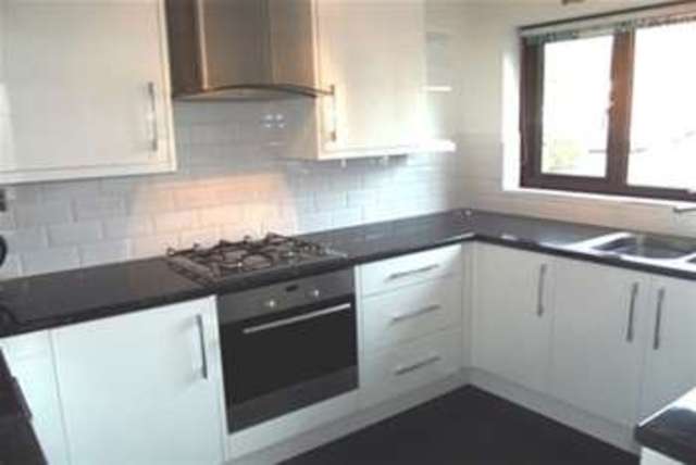  Image of 3 Bedroom Detached  To Rent at London, E4 6TT