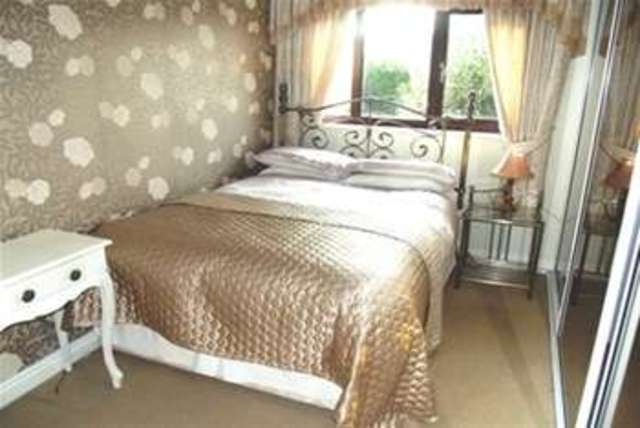  Image of 3 Bedroom Detached  To Rent at London, E4 6TT
