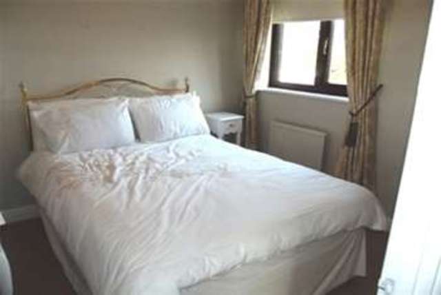  Image of 3 Bedroom Detached  To Rent at London, E4 6TT