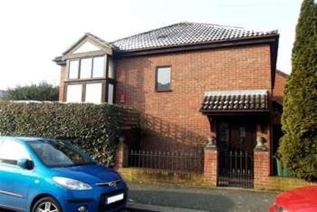  Image of 3 Bedroom Detached  To Rent at London, E4 6TT