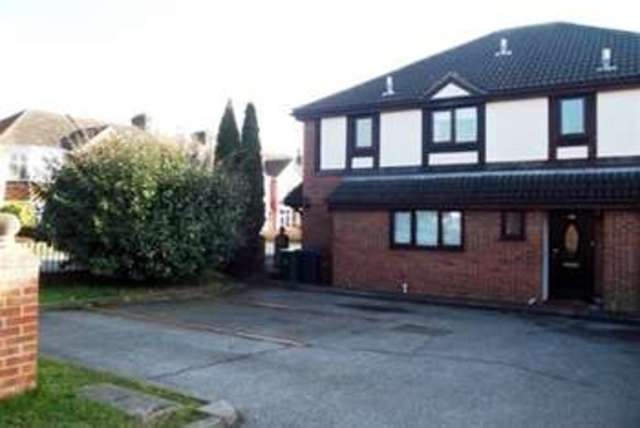  Image of 3 Bedroom Detached  To Rent at London, E4 6TT