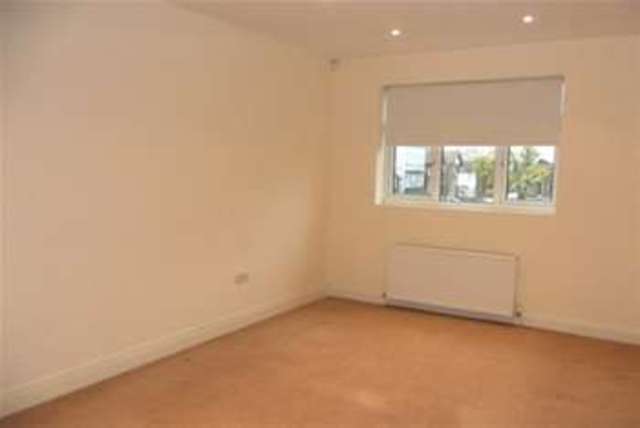  Image of 2 Bedroom Flat  To Rent at London, E4 7AH