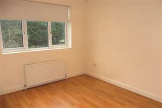  Image of 2 Bedroom Flat  To Rent at London, E4 7AH