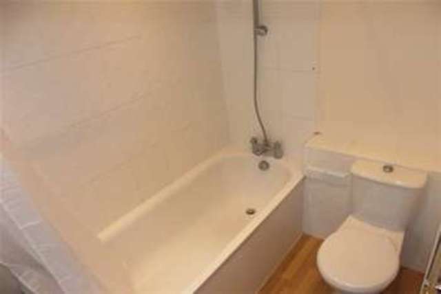  Image of 2 Bedroom Flat  To Rent at London, E4 7AH
