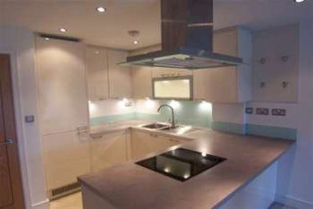  Image of 2 Bedroom Flat  To Rent at North Chingford, E4 7AU