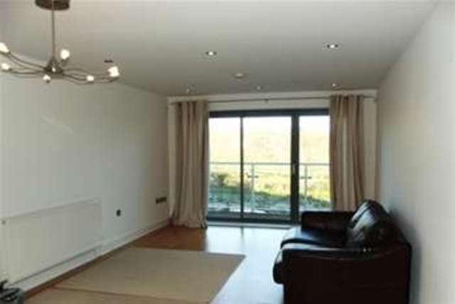  Image of 2 Bedroom Flat  To Rent at North Chingford, E4 7AU