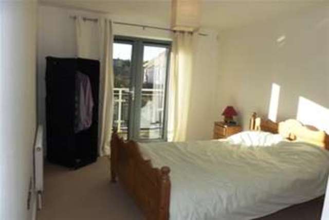  Image of 2 Bedroom Flat  To Rent at North Chingford, E4 7AU