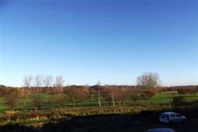  Image of 2 Bedroom Flat  To Rent at North Chingford, E4 7AU