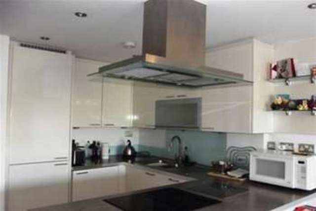  Image of 2 Bedroom Flat  To Rent at North Chingford, E4 7AU
