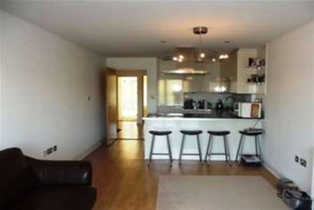  Image of 2 Bedroom Flat  To Rent at North Chingford, E4 7AU