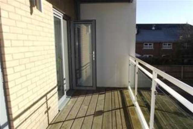  Image of 2 Bedroom Flat  To Rent at North Chingford, E4 7AU