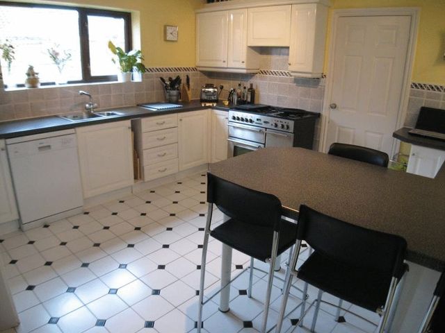  Image of 4 Bedroom Detached  For Sale at Northfield Avenue Radcliffe-on-Trent Nottingham, NG12 2HX