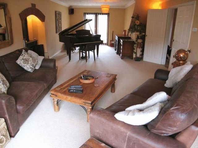  Image of 4 Bedroom Detached  For Sale at Northfield Avenue Radcliffe-on-Trent Nottingham, NG12 2HX