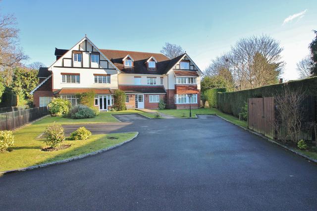  Image of 2 Bedroom Apartment  For Sale at Horsell Surrey Horsell, GU21 4QW
