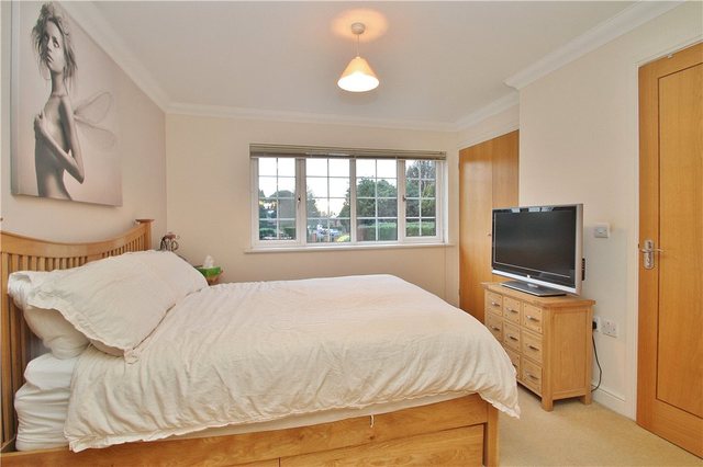  Image of 2 Bedroom Apartment  For Sale at Horsell Surrey Horsell, GU21 4QW