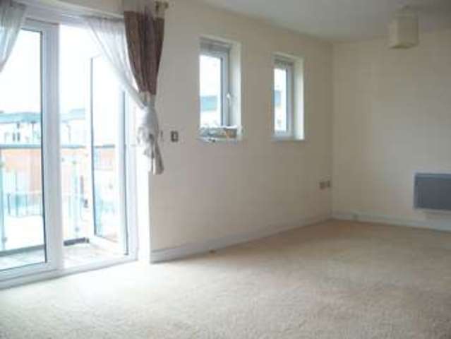  Image of 2 Bedroom Flat  To Rent at Briton Street  Southampton, SO14 3HF