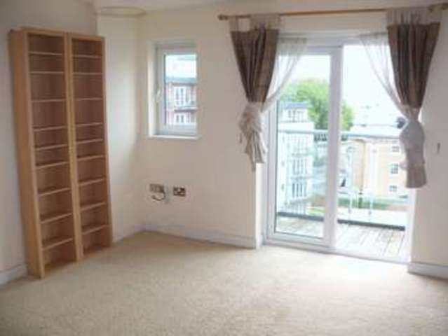  Image of 2 Bedroom Flat  To Rent at Briton Street  Southampton, SO14 3HF