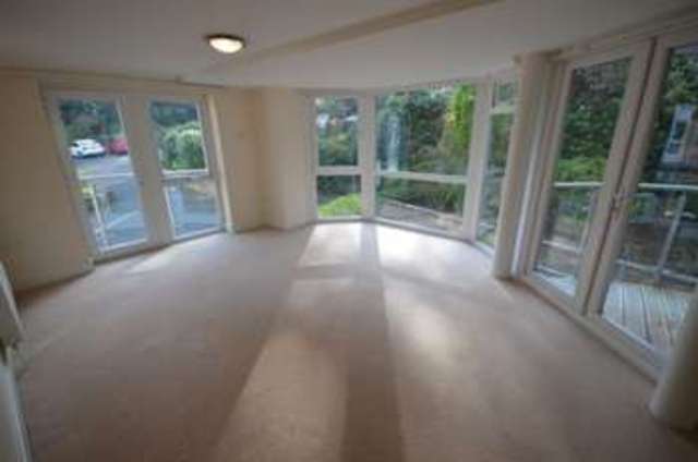  Image of 2 Bedroom Flat  For Sale at Old Teignmouth Road  Dawlish, EX7 0QZ