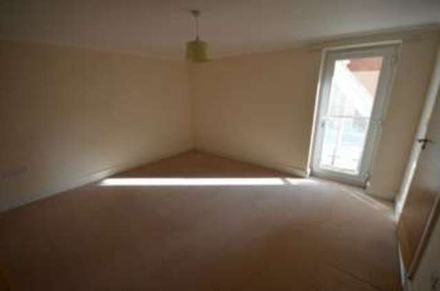  Image of 2 Bedroom Flat  For Sale at Old Teignmouth Road  Dawlish, EX7 0QZ