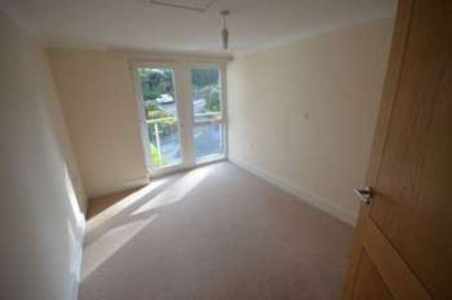 Image of 2 Bedroom Flat  For Sale at Old Teignmouth Road  Dawlish, EX7 0QZ
