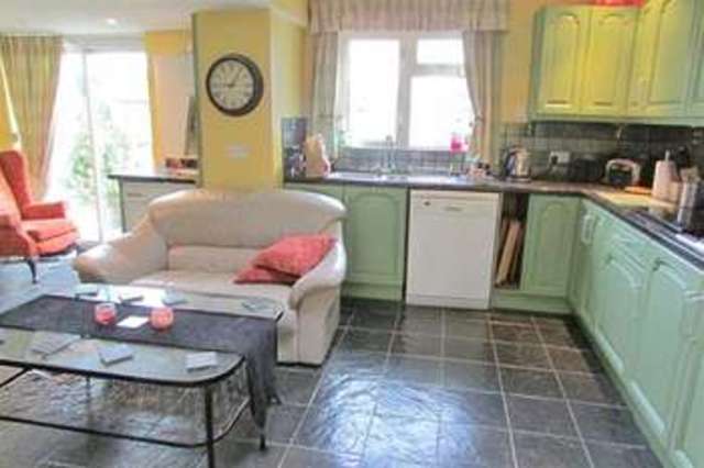  Image of 3 Bedroom Terraced  For Sale at Street, BA16 0BT