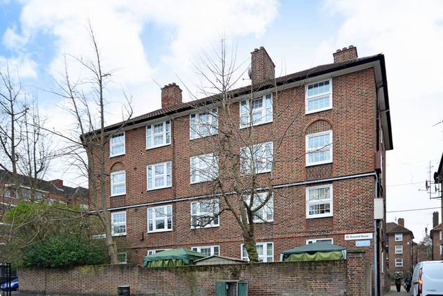  Image of 2 Bedroom Flat  For Sale at Ormond House  Stoke Newington, N16 0PR