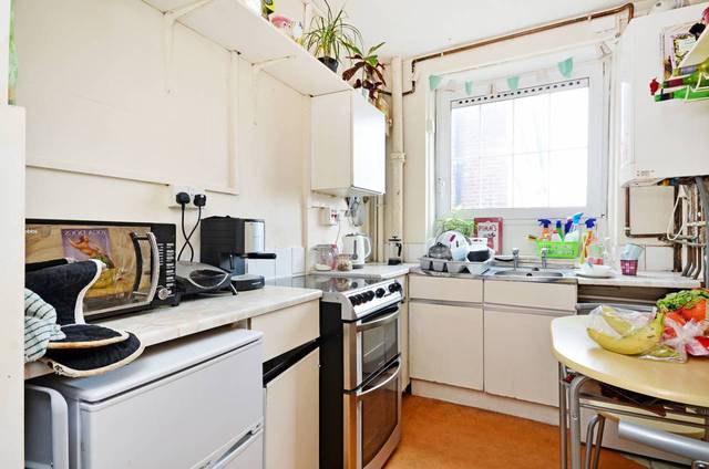  Image of 2 Bedroom Flat  For Sale at Ormond House  Stoke Newington, N16 0PR