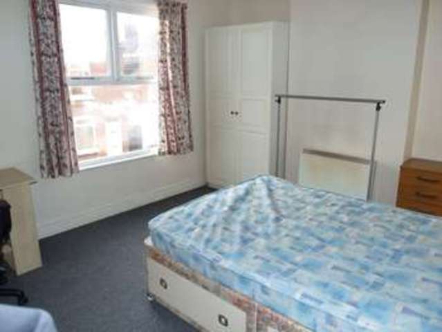  Image of 3 Bedroom Terraced  To Rent at Oxford Street  Loughborough, LE11 5DP