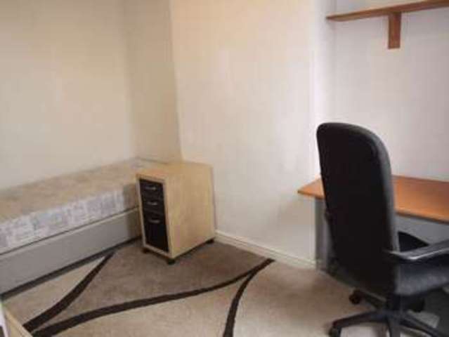  Image of 3 Bedroom Terraced  To Rent at Oxford Street  Loughborough, LE11 5DP