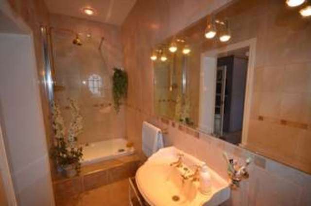  Image of 2 Bedroom Flat  For Sale at Oxton House  Exeter, EX6 8EX