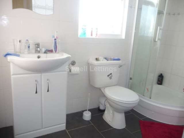  Image of 7 Bedroom Terraced  To Rent at Palmer Park Avenue  Reading, RG6 1DN