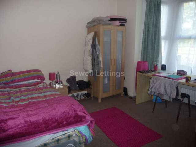  Image of 7 Bedroom Terraced  To Rent at Palmer Park Avenue  Reading, RG6 1DN
