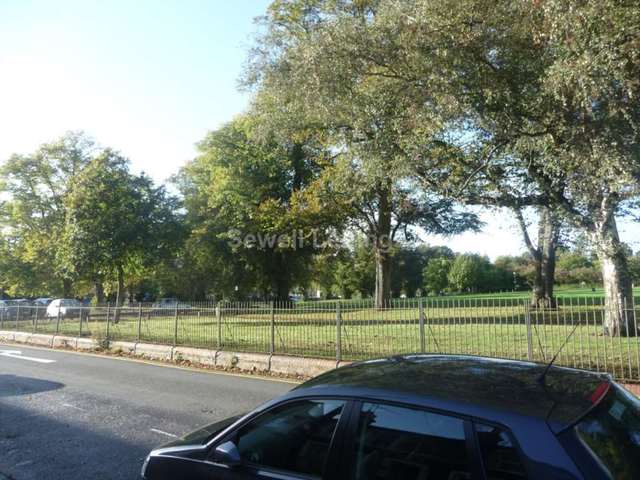  Image of 7 Bedroom Terraced  To Rent at Palmer Park Avenue  Reading, RG6 1DN
