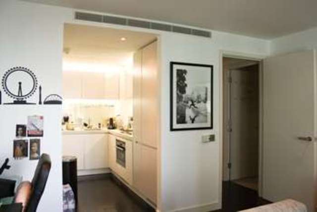 Image of 1 Bedroom Flat  For Sale at Canary Wharf, E14 9HP
