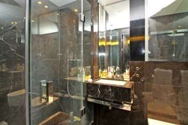  Image of Flat  For Sale at Canary Wharf, E14 9HG