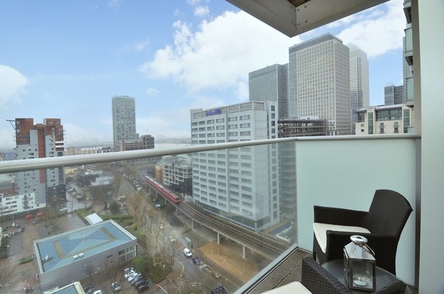  Image of Flat  For Sale at Canary Wharf, E14 9HG