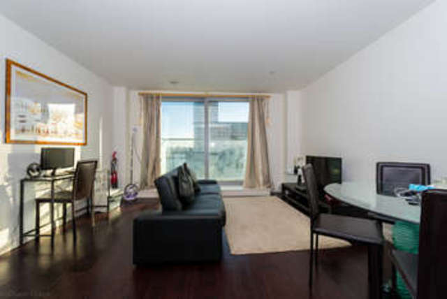  Image of 1 Bedroom Flat  For Sale at Canary Wharf, E14 9HN