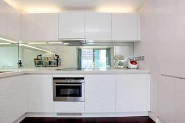  Image of 1 Bedroom Flat  For Sale at Canary Wharf, E14 9HN