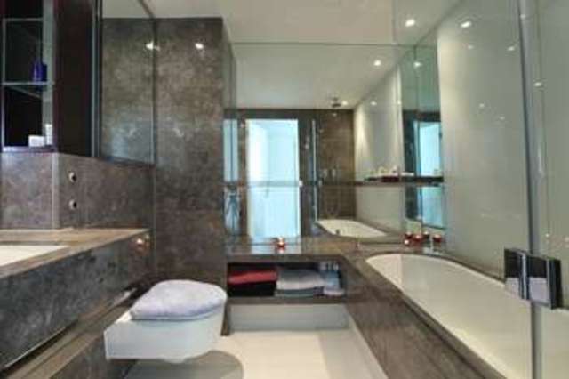  Image of 1 Bedroom Flat  For Sale at Canary Wharf, E14 9HN