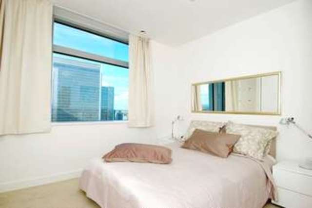  Image of 3 Bedroom Flat  For Sale at Canary Wharf, E14 9HJ