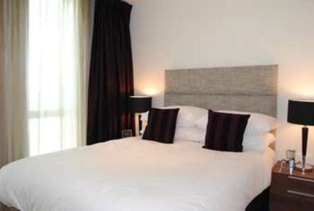  Image of 1 Bedroom Flat  For Sale at Canary Wharf, E14 9HR